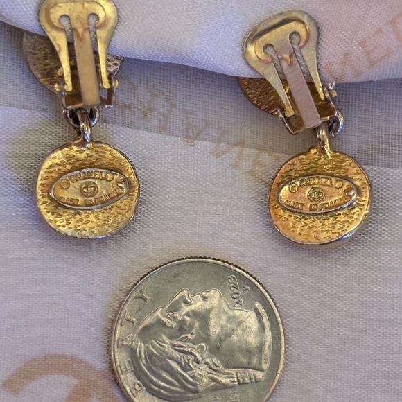 VINTAGE CHANEL GOLD PLATED DANGLE CLIP EARRINGS - Picture 5 of 6